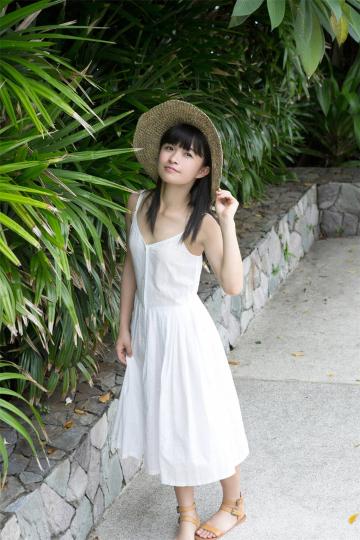 日本美少女百川晴香笑容迷人泳衣旅拍写真