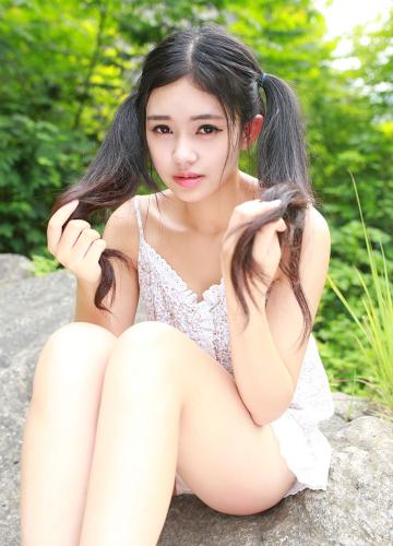 甜美清纯的女神迷人身段隐约朦胧