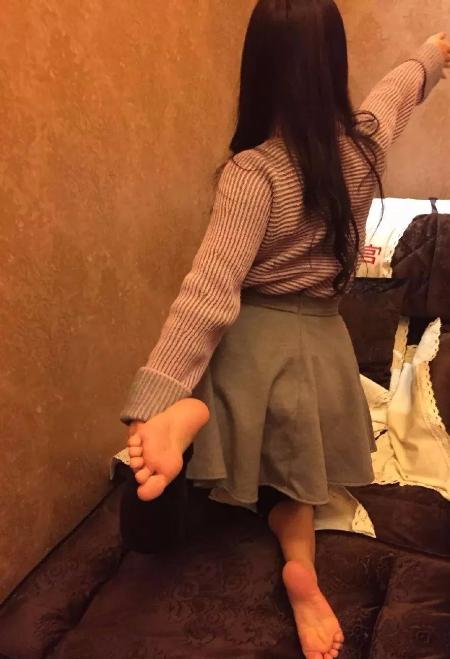 有舞蹈功底的妹子美足