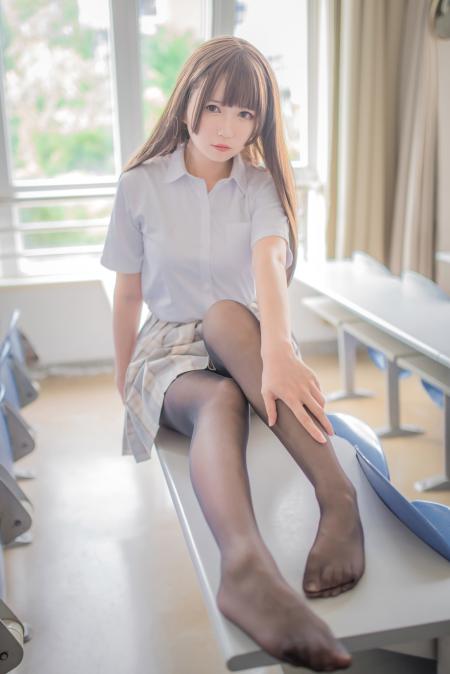 B站萌妹子主播@白金Saki - 黑丝