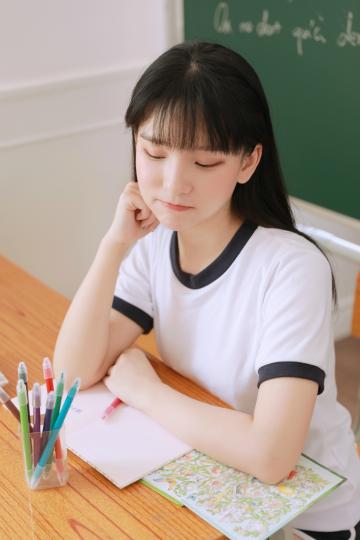 虎牙美女主播赵小臭写真 - 教室篇
