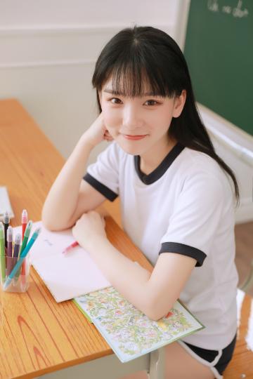 虎牙美女主播赵小臭写真 - 教室篇