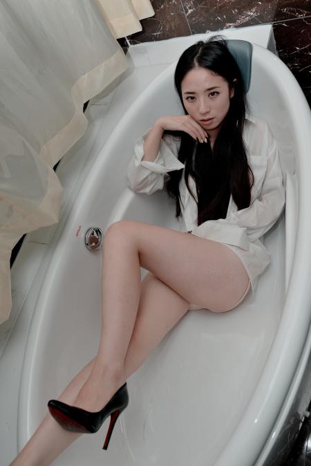 美足 蕾丝豹纹与浴缸