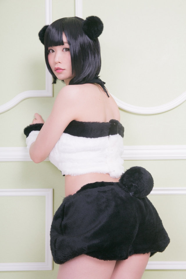 娇滴滴的熊猫娘 Cosplay Panda Girl