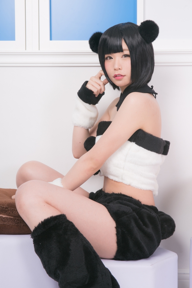 娇滴滴的熊猫娘 Cosplay Panda Girl