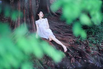 纯白少女光脚丫摄影写真