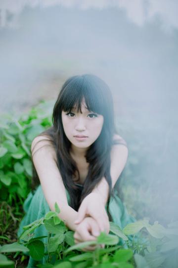 青涩女孩田园摄影