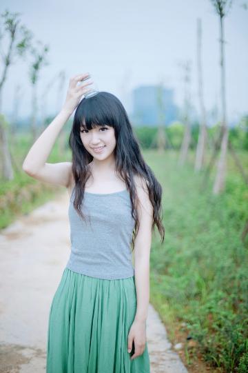 青涩女孩田园摄影