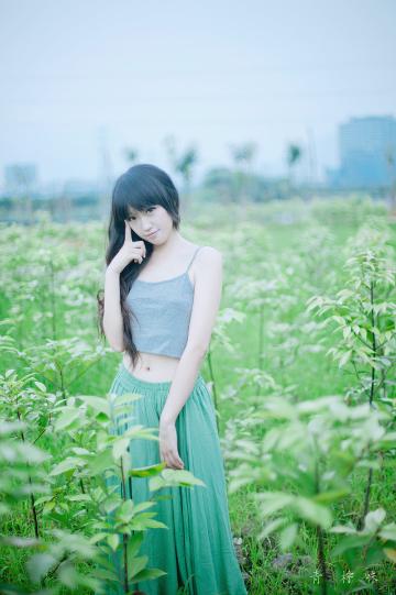 青涩女孩田园摄影