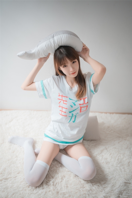 穿白丝的娇媚小美女