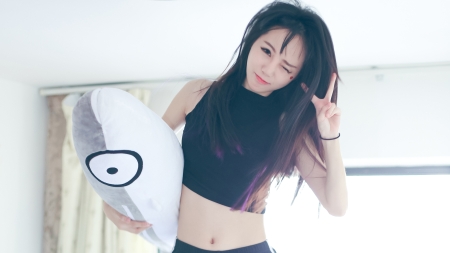 床上可爱的美女