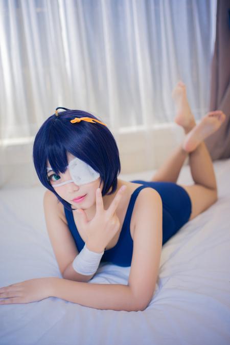 单眼Cosplay蓝色头发泳装美眉