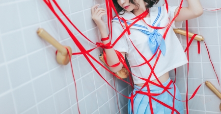 浴缸的红丝带女学生