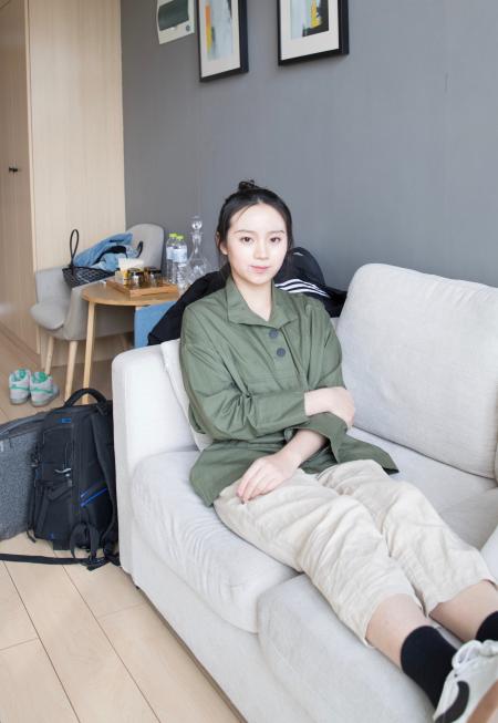 清纯的女大学生室内美脚丫