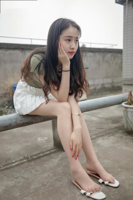 綠色針織上衣柳兒