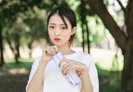 清秀的双马尾妹子