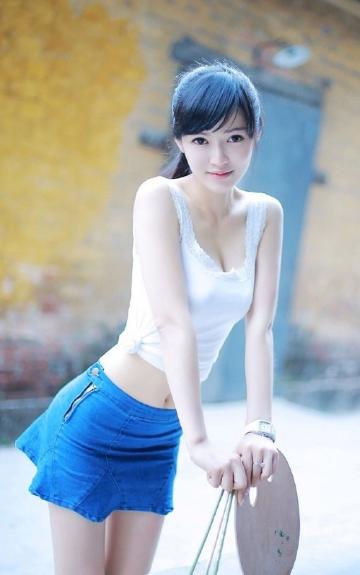 清纯短裤学生美女图片