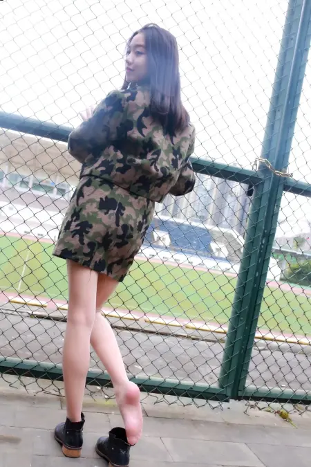 绿色迷彩套装美女丝袜