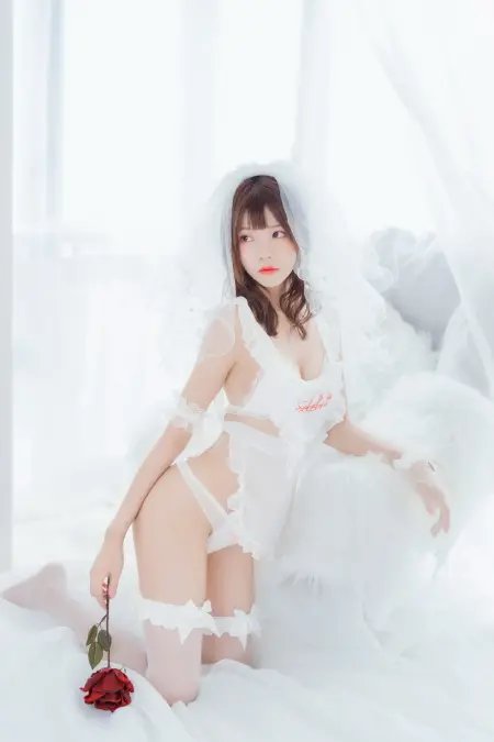 樱桃喵白色围裙