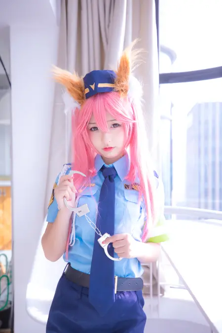 神楽阪真冬 警官玉藻前