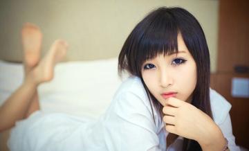 性感白衬衫美少女的锁骨诱惑