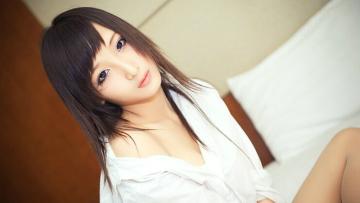性感白衬衫美少女的锁骨诱惑