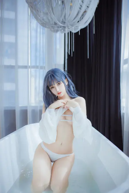 斗鱼米线线sama 《浴缸》