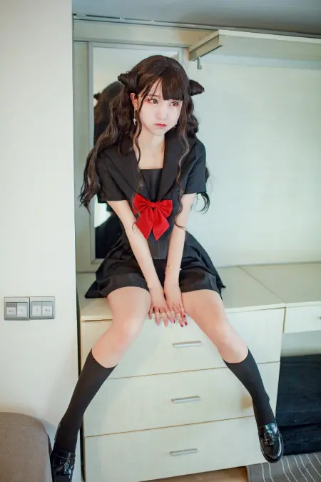 美腿Coser黑川系列《小恶魔JK装》