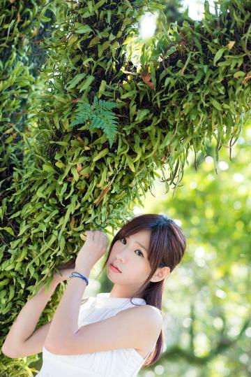 清纯邻家女孩的香肩诱惑