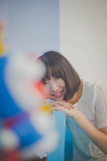 甜美可爱短发少女童心未眠写真