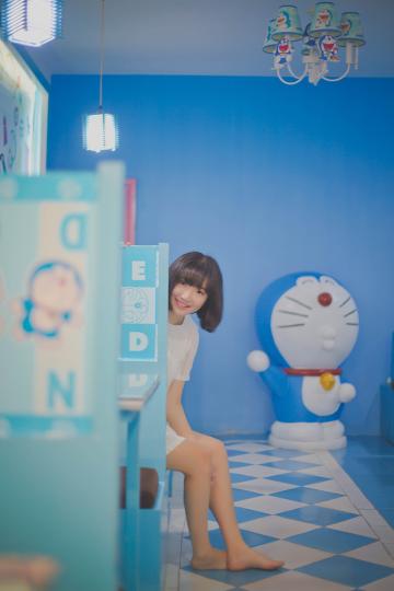 甜美可爱短发少女童心未眠写真