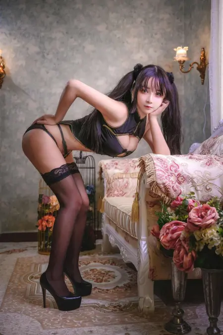 双马尾旗袍妹美臀 抱走莫子A