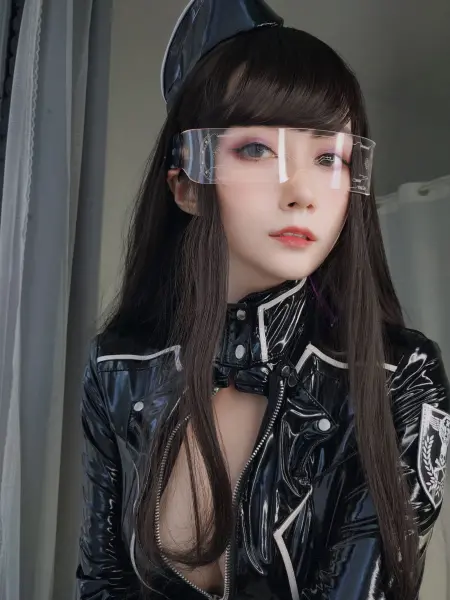 白银 性感通讯官