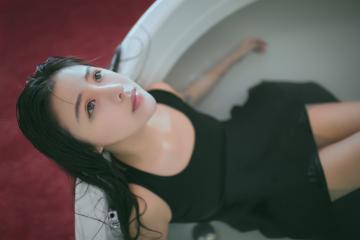 唯美女生浴缸私房写真