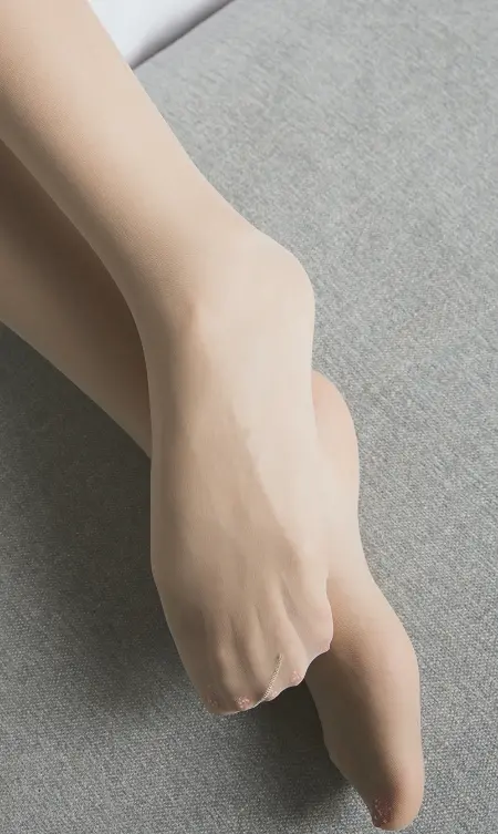 福利贴 睡袍纹身美女的肉丝