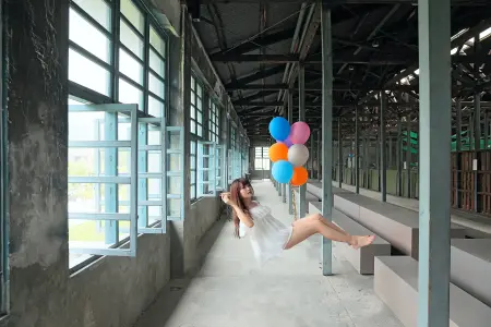 空灵系可爱童真气球美少女Q比