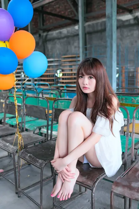 空灵系可爱童真气球美少女Q比