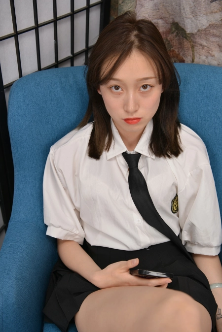 美女baby百褶裙高跟裸足