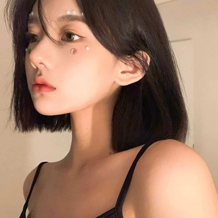 又纯又欲的优质女生真人头像