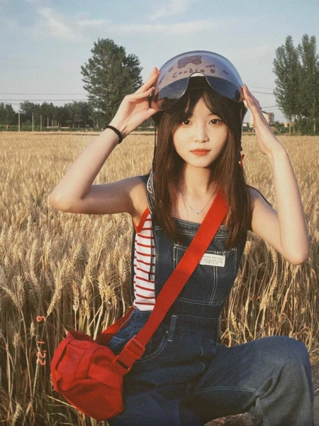 麦田女孩氛围感真人微信头像 丰收的麦田