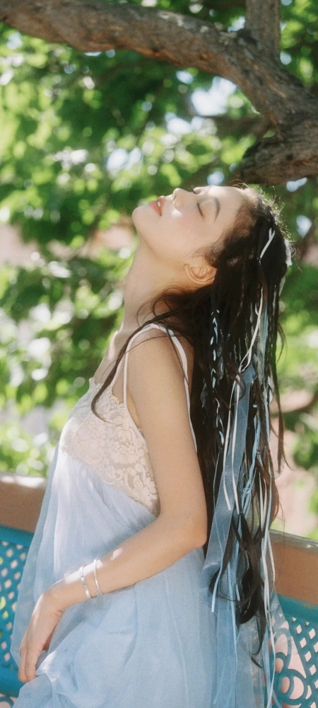 漂亮的美女全面屏手机壁纸2