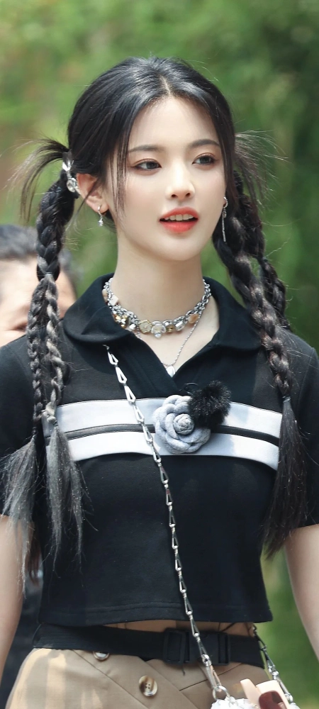 漂亮的美女全面屏手机壁纸3