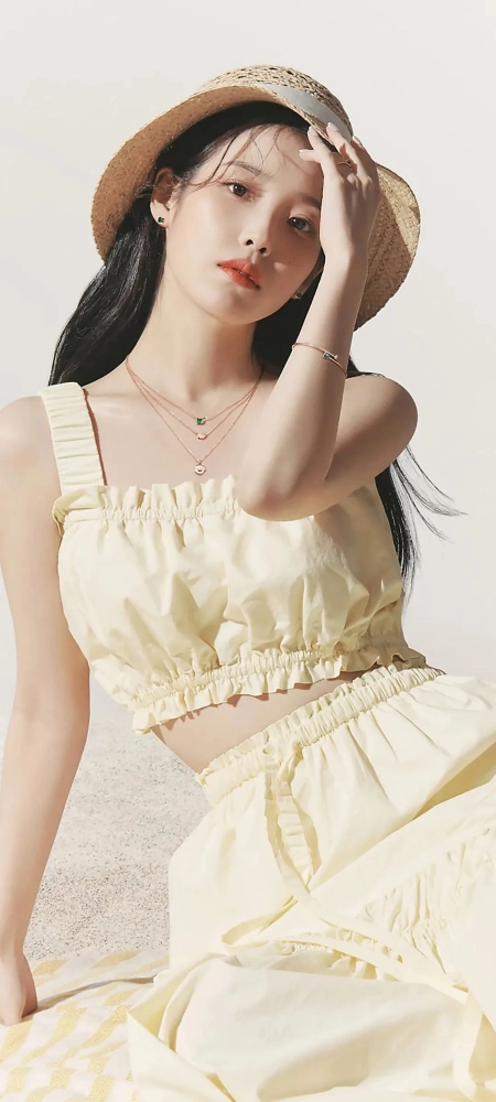 漂亮的美女全面屏手机壁纸3