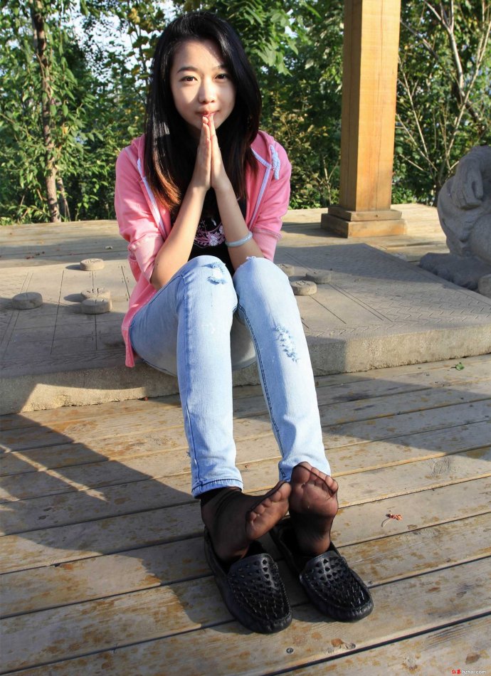 美少女的黑丝诱惑(二)
