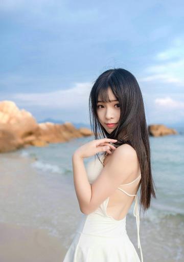 夏日海滩甜美长发美女比基尼露背清纯唯美写真