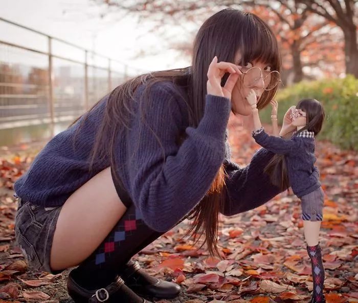 日本少女模特将自己打扮成SD娃娃，大小同框超萌