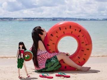 日本少女模特将自己打扮成SD娃娃，大小同框超萌