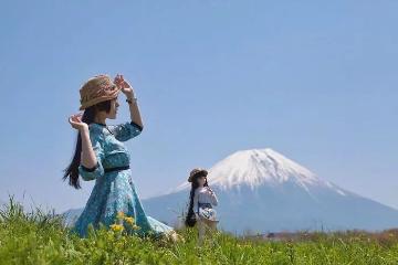 日本少女模特将自己打扮成SD娃娃，大小同框超萌