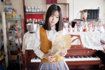 闺房里的美女萝莉