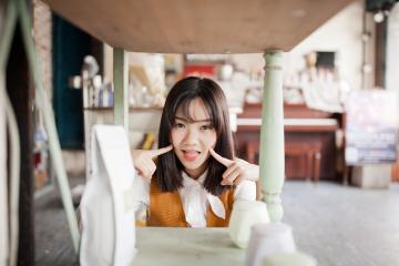闺房里的美女萝莉